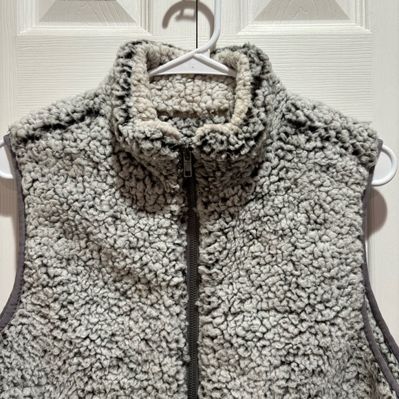 THREAD & SUPPLY Women’s Gray Sherpa Fleece Winter Zip Up Vest w/ Pockets -size M - Picture 4 of 5